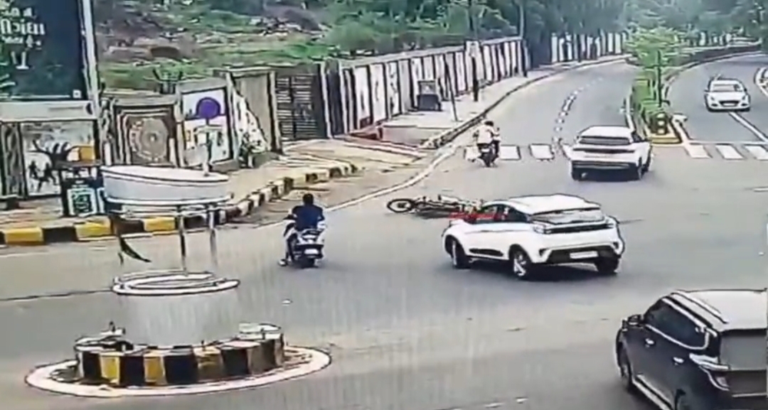  શાહીબાગમાં અકસ્માત સર્જીને ભાગી જનાર વ્યક્તિ પોલીસ કોન્સ્ટેબલ જ નીકળ્યો!!!