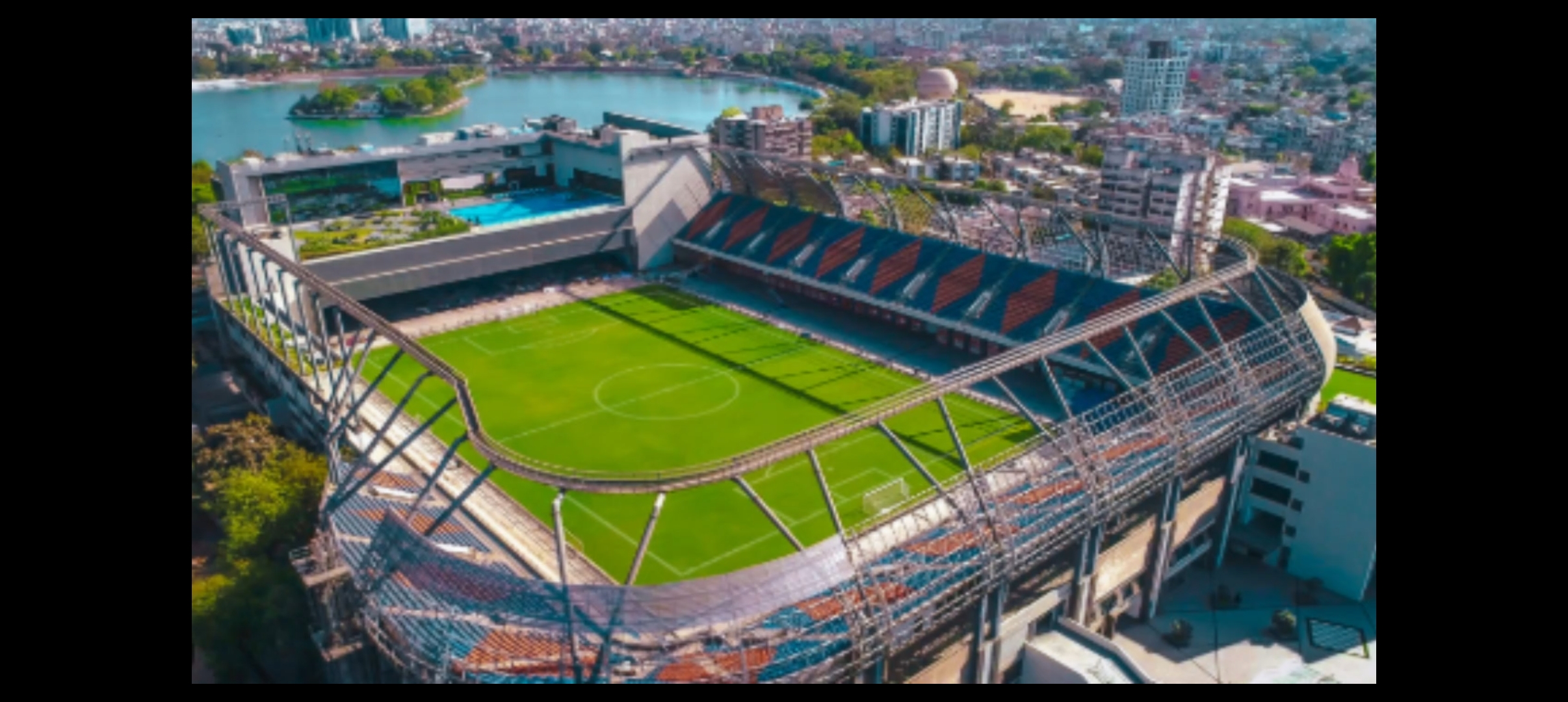  કાંકરિયાના એકા ક્લબમાં સ્વિમિંગ પુલની દિવાલ તૂટી !!!